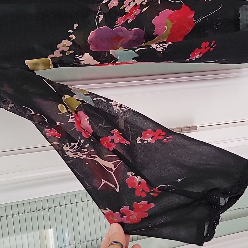 Jessica Simpson Lace Trim Black Floral Sheer Short Kimono Sz M/L - Picture 3 of 9